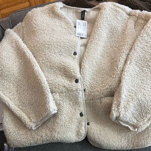 NWT h&m cream teddy fleece. Size medium. Super soft and cute!